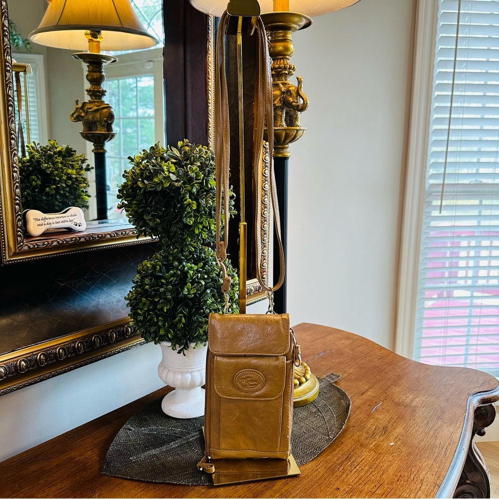 CROSSBODY WALLET BAG 8 1/2”H - 4 1/2”W - 1”D ADJUSTABLE STRAPS BEIGE NWOT